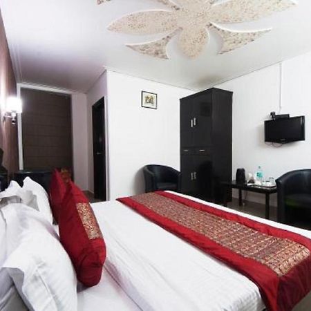 Airport Hotel Green Heights Nueva Delhi Exterior foto