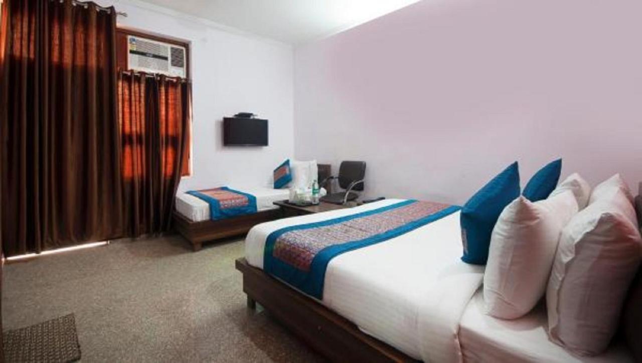 Airport Hotel Green Heights Nueva Delhi Exterior foto